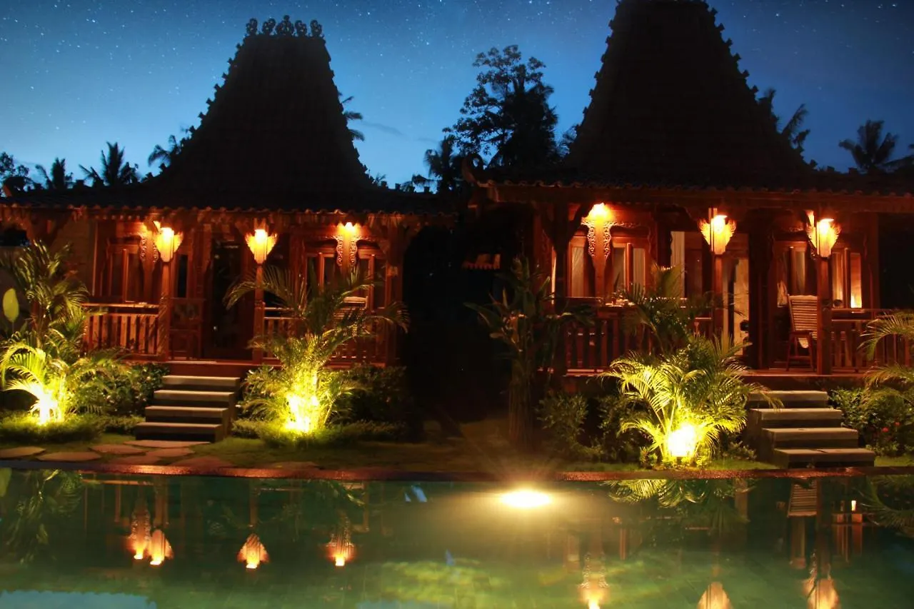 Romantic Deluxe 0Ne-Bedroom Wooden Villa 3 Ubud