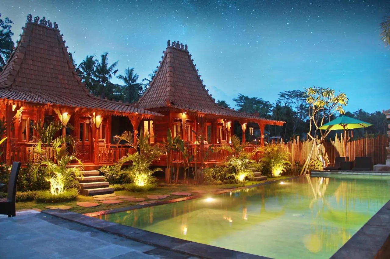 Romantic Deluxe 0Ne-Bedroom Wooden Villa 3 Ubud