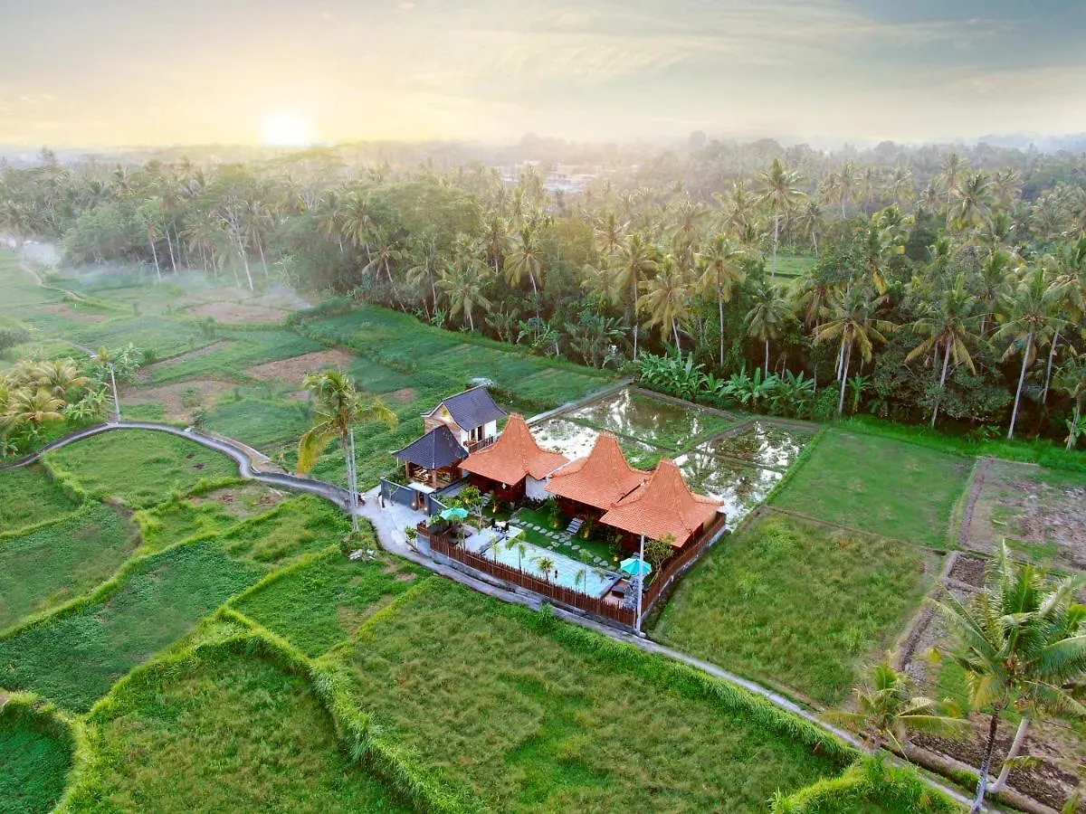 Romantic Deluxe 0Ne-Bedroom Wooden Villa 3 Ubud 0*,