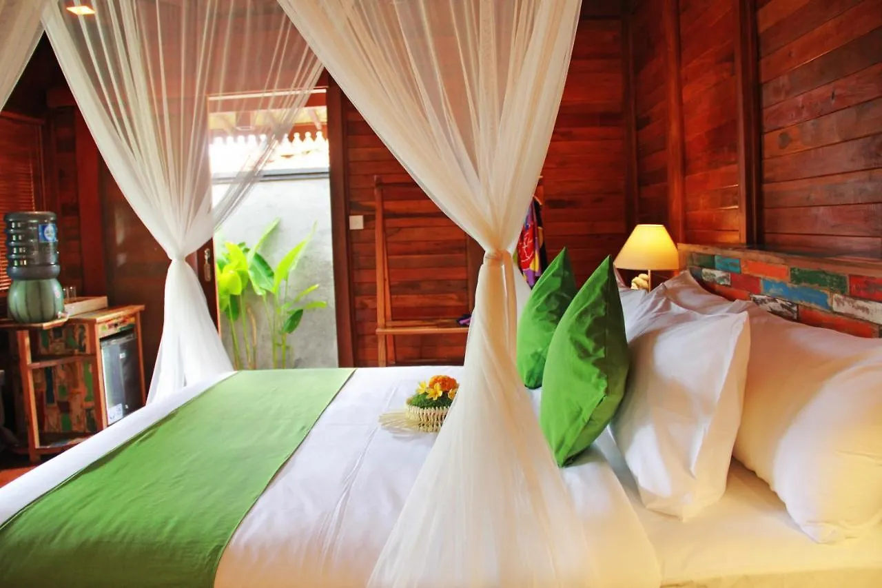 Romantic Deluxe 0Ne-Bedroom Wooden Villa 3 Ubud  Bed & Breakfast